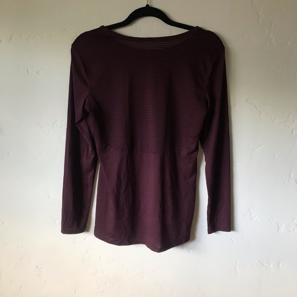 Workout top - Picture 3 of 4